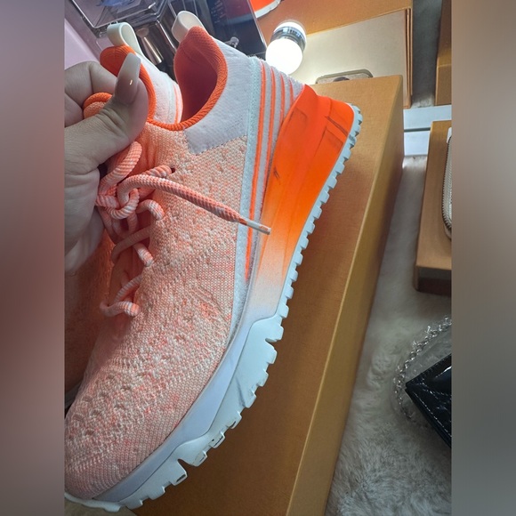 AUTHENTIC LV SNEAKERS UNISEX - Picture 8 of 14